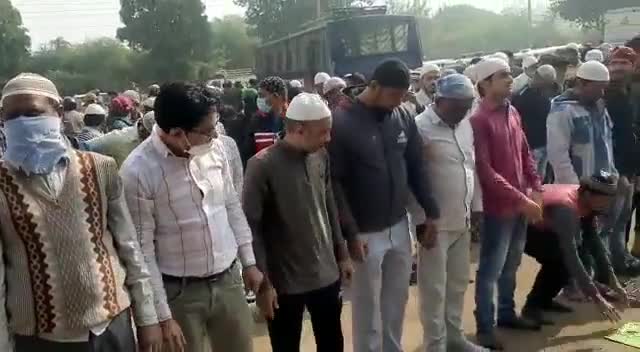 गुड़गांव जुमा की नमाज अदा करने पर असमाजिक तत्वो द्वारा पुलिस की मौजूदगी में हुड़दंग शर्मनाक व नाकाबिले बर्दाश्त है #namaz