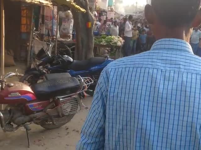 बरौली: सरफरा बाजार में बंदर को लगा हाई वोल्टेज बिजली का तेज झटका ,हुई बंदर की दुर्दशा,लोग हुए हताहत।
#बरौली, गोपालगंज