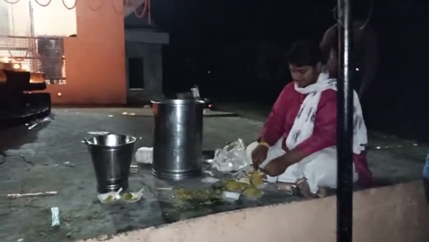ज्ञानपुर: शनि देव पर किया गया प्रसाद वितरण #ध्रुव जी महराज के द्वारा