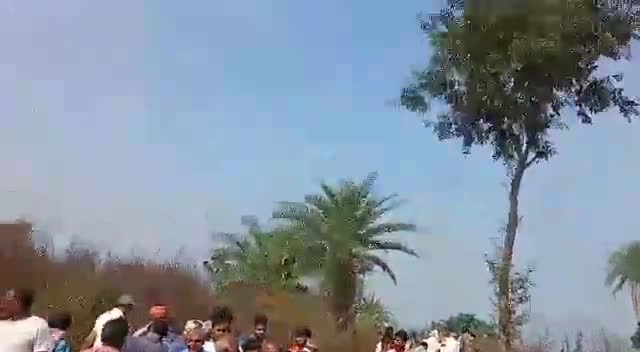 सेवा निवृत्त शिक्षक के दाह संस्कार में शामिल हुए बिश्रामपुर जिला परिषद के भावी प्रत्याशी नांदेव यादव
#election #mukhia
