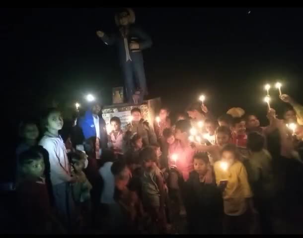 भारतीय संविधान सुरक्षा संगठन के तत्वाधान में जयभीम कोचिंग सेंटर के सैनिकों ने #महापरिनिर्वाण दिवस मनाया लोकेश बाबू मौजूद