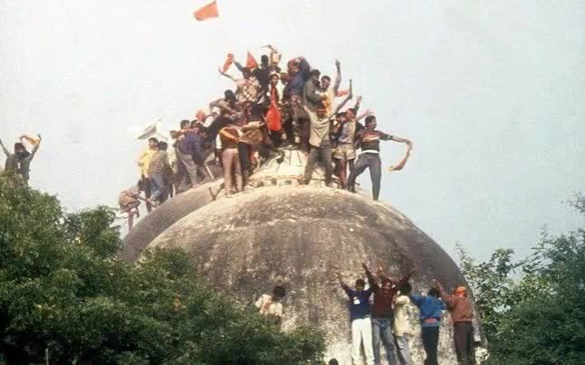 हिंदुओ के माथे पर बाबरी मस्जिद के रूप में लगे कलंक को मिटाने वाले बाबरी विध्वंस #शौर्यदिवस की अनंत शुभकामनाये और वीर बलिदानियों को शत शत नमन।।

जय श्री राम