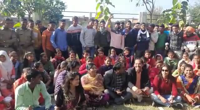 शेखचिल्ली जी का #बाबा_हरदेव_डिग्री_कॉलेज में स्वागत है मैनेजर #जितेन्द्र_प्रताप_सिंह जी के साथ मस्ती करते हुए शेख जी