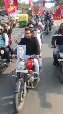 आज दिनांक छः दिसम्बर----
को संविधान निर्माता #बाबा_साहब_भीम_राव_अम्बेडकर_साहब के परिनिर्वाण दिवस के अवसर पर #जन_अधिकार पार्टी के तत्वावधान में पार्टी के अध्यक्ष माननीय #बाबू_सिंह_कुशवाहा जी के निर्देशानुसार उत्तर प्रदेश के सभी 75 जिलों में