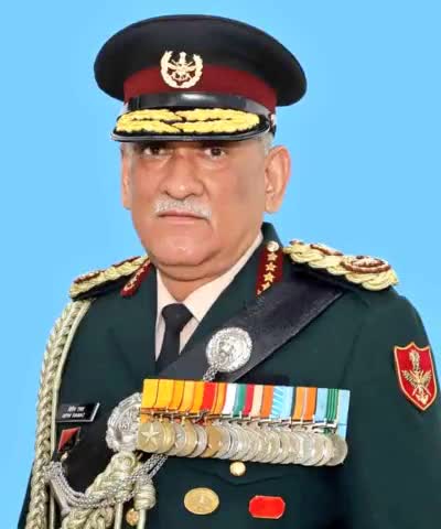 हेलीकॉप्टर हादसे में CDS जनरल बिपिन रावत जी सहित उनकी पत्नी मधुलिका जी व उनके साथ 11 अन्य वीर जवानों के निधन की सूचना बेहद दुःखद है।
ईश्वर सभी मृत आत्माओं को शांति व उनके परिवारों को यह अपार दुःख सहने की क्षमता दें। जय हिन्द
#बिपिन_रावत