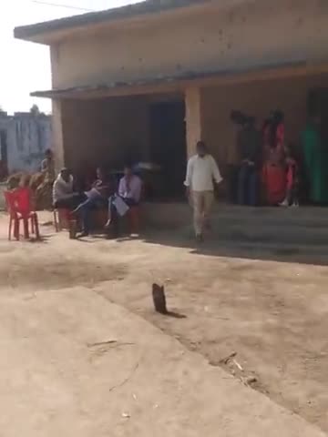 बरौली: ग्राम पंचायत सरफरा,मतदान केन्द्र संख्या - 137,
समुदायिक भवन बिना नाम का। शांति पूर्ण ढंग से चल  रहा है मतदान।#बरौली