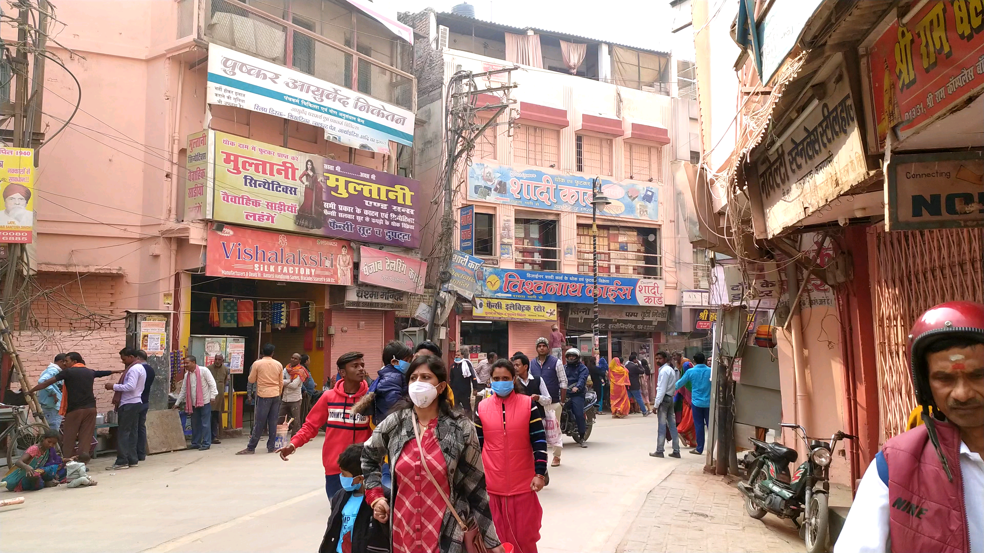 PM मोदी के आगमन से पहले विश्वनाथ के रंग में सजी रही है काशी
#kashi #Varanasi #Kashivishwanathcorridor
