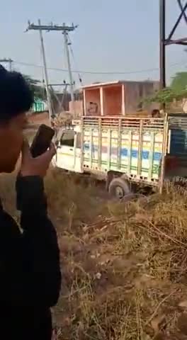 दतिया ब्रेकिंग :- सेवढा रोड ग्राम झड़िया के पास ट्रक का पहिया निकलने के कारण ट्रक पल्टा बड़ा हादसा होने से बाल बचा
#दतिया