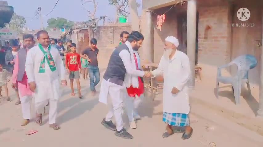 मुखौटे लगाकर जो मिलते हैं सबसे  -  मैं चेहरे पे उनके नकल लिख रहा हूँ। 
क़लम ही मिटाएगी ज़ुल्म-ओ -सितम को  -  मैं शमशीर लेकर पहल लिख रहा हूँ 
#काशिफ़_अंसारी_ज़िला_अध्यक्ष_aimim_सीतापुर नौजवां 9935529161