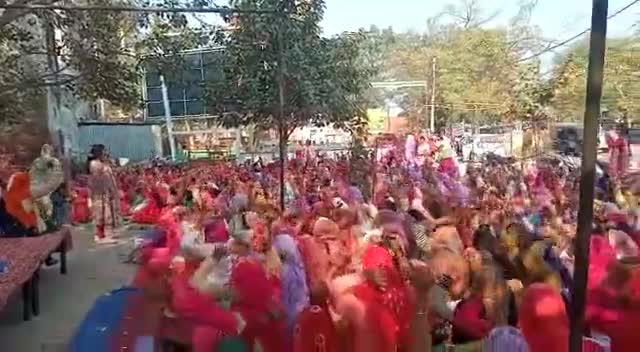 #दादरी
राज्य भर की आंगनबाड़ी वर्कर्स हड़ताल पर, दादरी में किया जोरदार प्रदर्शन।