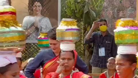When 26/11 happened, #Rahul was partying.
#Priyanka too is dancing in #Goa when #India is crying for Gen #bipanrawat.
