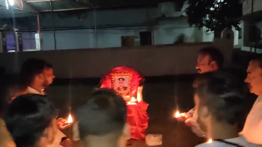 अभाविप नागौद नगर के कार्यकर्ताओं ने सीडीएस जनरल बिपिन रावत, उनकी पत्नी और ग्यारह अन्य सैन्य जवानों को श्रद्धांजलि अर्पित की। 
#ABVP_Nagod
#ABVP_Satna