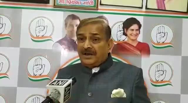 गोद में बच्चा और पुलिस इंसपेक्टर की बर्बरता..।
#प्रमोद तिवारी