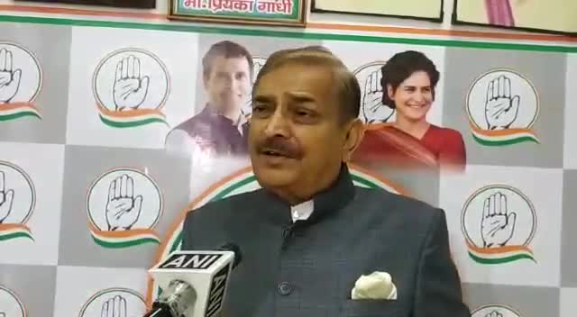 किसान आंदोलन की सफलता पर दिग्गज #प्रमोद तिवारी 
 अंग्रेंजो से भी बर्बर मोदी सरकार का घुटना टेकना अन्नदाता।