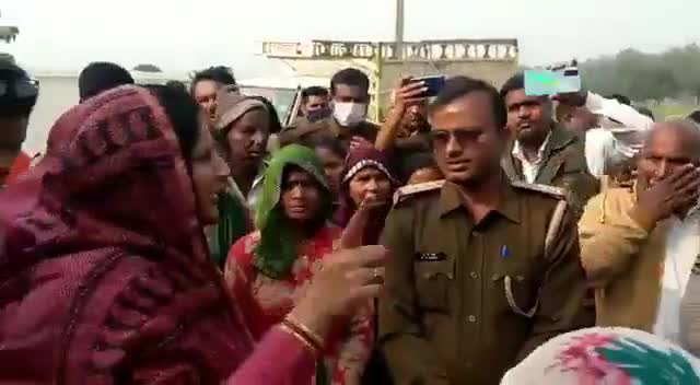 अमेठी: भाजपा की नेत्री ने खुद माना कि इस सरकार में महिलाएं नही है सुरक्षित ........
#राम_राज्य