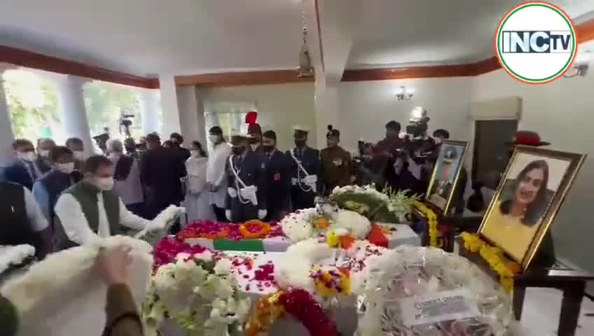 Shri #rahulgandhi pays tributes to CDS General #BipinRawat and his wife Late Madhulika Rawat at their residence NewDelhi