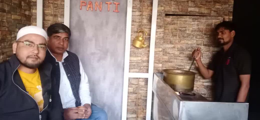 #चायपंती पर चाय का लुत्फ़ लिया। यह हमारे जिले कासगंज के एक युवा का स्टार्ट-अप है। चाय और मठरी बहुत बढ़िया थी।
#kasganj_news 
#kasganj