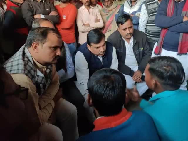 #मुजफ्फर_नगर_कांड खाने में नशीला पदार्थ मिला के किया गया यौन शौषण
AAP #सांसद_संजय_सिंह ने की पीड़ित परिवार से मुलाकात