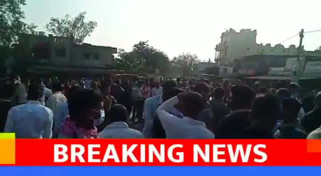 सरपंच की हत्या, आक्रोशित लोग सड़क पर बैठे | Sarpanch murdered, angry people sitting on the road 
#KhabarCGNews
