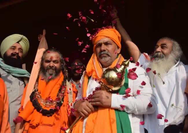 संतों का “आशीर्वाद” फलिभूत हुआ. 
#FarmersWon