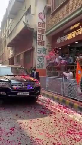 बनारस की गलियों में #PMmodi जी का भव्य स्वागत #KashiVishwanathCorridor 
#kashivishwanath 
#narendramodi
#bjp