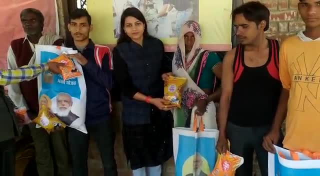 आज इंद्रापुर एवं निवाडी कला पंचायत में  प्रधानमंत्री निशुल्क खाद्यान्न वितरित हुआ जिसमें सभी लाभार्थियों को मुफ्त राशन दिया गया।

#meenakshichauhanbjp