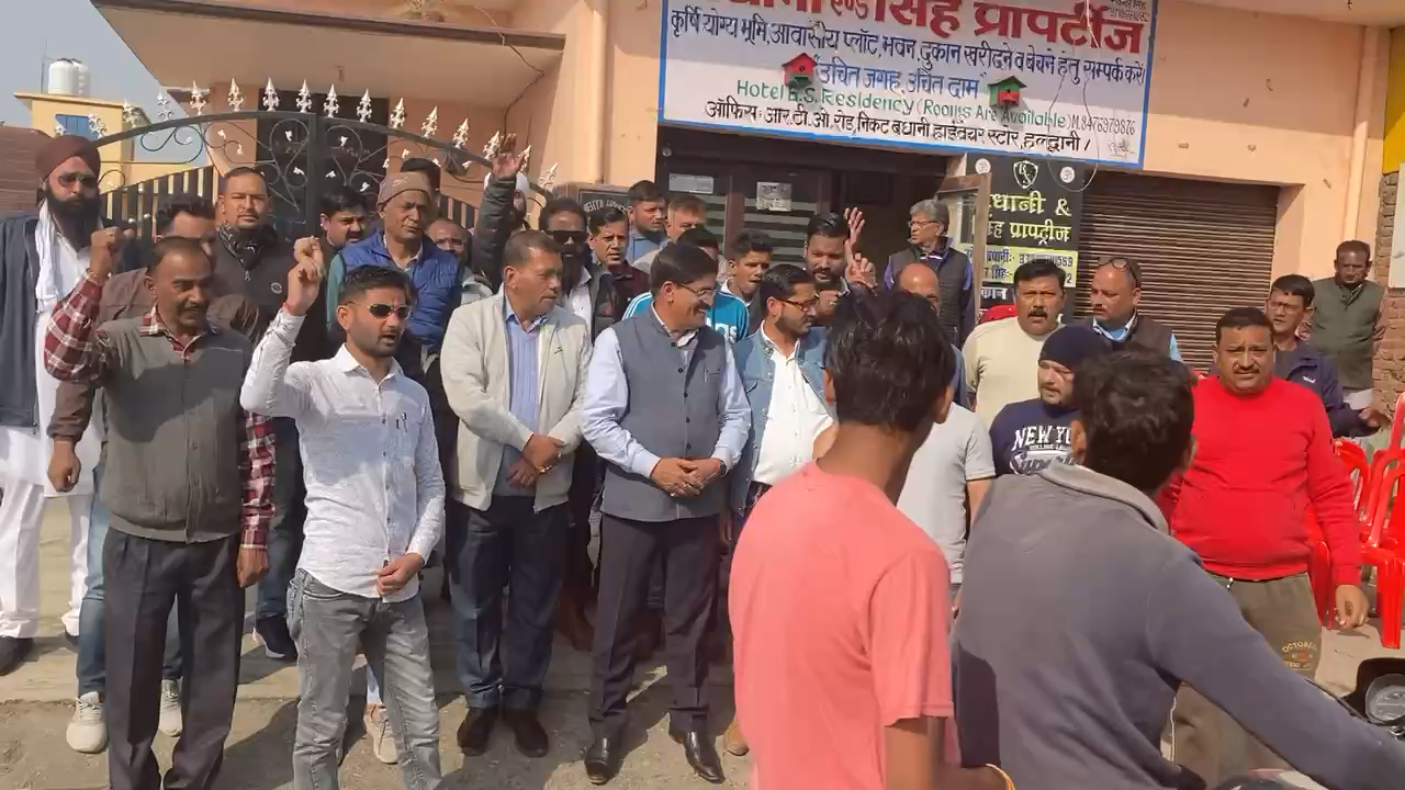 16 दिसम्बर को देहरादून में माननीय #राहुल_गांधी_जी की होने वाली जनसभा को सफल बनाने के लिए आज कालाढूंगी विधानसभा में प्रदेश महासचिव महेश शर्मा जी और युवा साथियों संग बैठक ॥