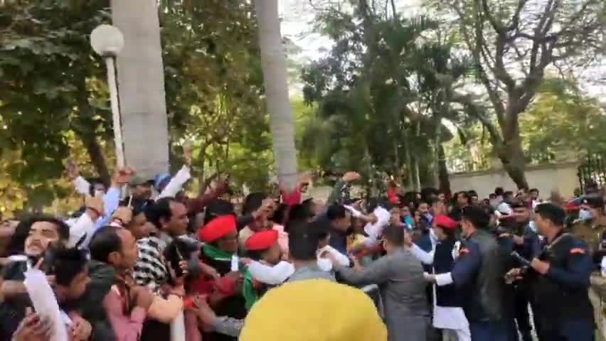 सैफई: सैफई में बोले पूर्व मुख्यमंत्री अखिलेश यादव, कहा- सरकार ने इटावा जिले के साथ किया भेदभाव, विकास कार्यों को रोका