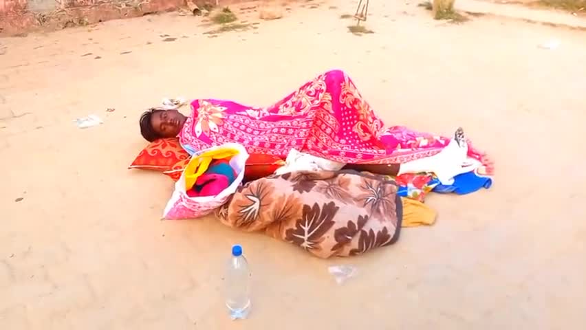 देेेवरिया: #पथरदेवा कस्बे का मामला सामने आया फील्ड में बैठकर बिस्कुट खा रहे युवक को कुछ अज्ञात दबंग लोगों ने मारकर किया घायल@SP