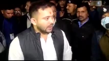 Tejashwi Yadav पत्नी Rajshree को मम्मी Rabri Devi के पास पहुंचा कर हुए रिलैक्स फिर की बहुत सारी गपशप
#tejashviyadav