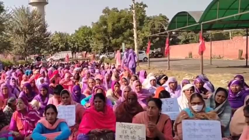 सिरसा: आंगनवाड़ी वर्कर्स एवं हेल्पर्स संयुक्त तालमेल कमेटी का छठे दिन भी अनिश्चितकालीन धरना जारी।
#publicvoice24