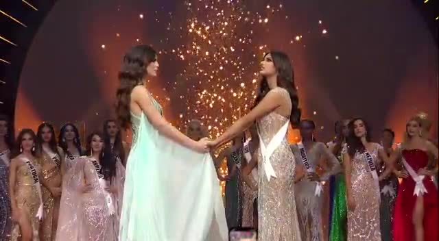 21 वर्ष बाद भारत ने Miss Universe का ताज जीता है! सुष्मिता सेन और लारा दत्ता के बाद अब हरनाज!!
#Congratulations #Harnaaz