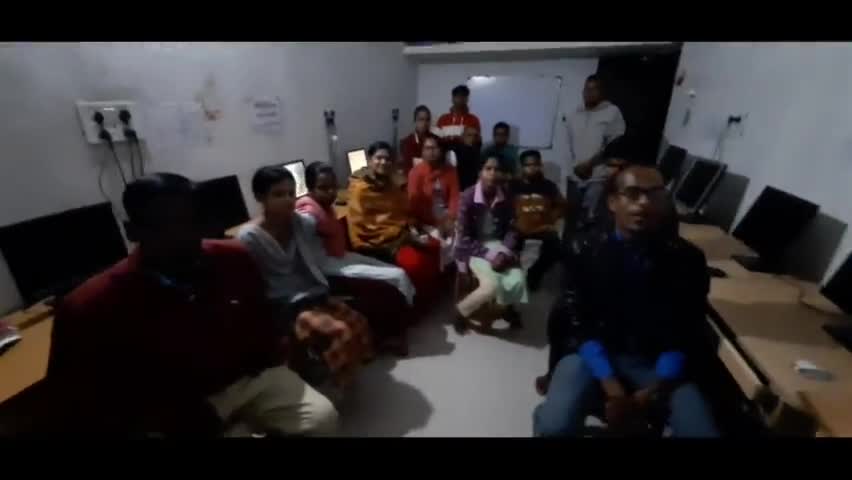 नगरी क्षेत्र के दिव्यांगो के लिए अनूठी पहल। जनपद अध्यक्ष दिनेश्वरी नेताम ने नेत्र से #दिव्यांग युवा के जज्बे को किया नमन