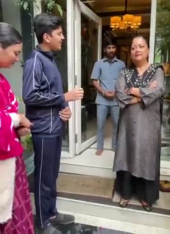 #सुजानगढ़ के बाल कलाकार पार्थ दाधीच ने पूर्व सीएम वसुंधरा राजे को सुनाया #TeriMitti Song #rajasthan #bjp