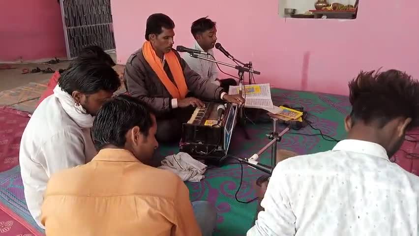 बिकौरा:- समाजसेवी सियाराम पटेल ने गाव की अच्छी कामना के लिए करवाया #सुन्दर कांड
