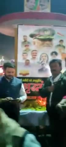 भारतीय सेना में #सीडीएस बिपिन रावत जी सहित सभी हेलीकॉप्टर क्रेश में शहीदों को नम आंखों से नगरपालिका चौक में नगर भाजपा दक्षिण मंडल द्वारा श्रद्धांजलि दी गई।