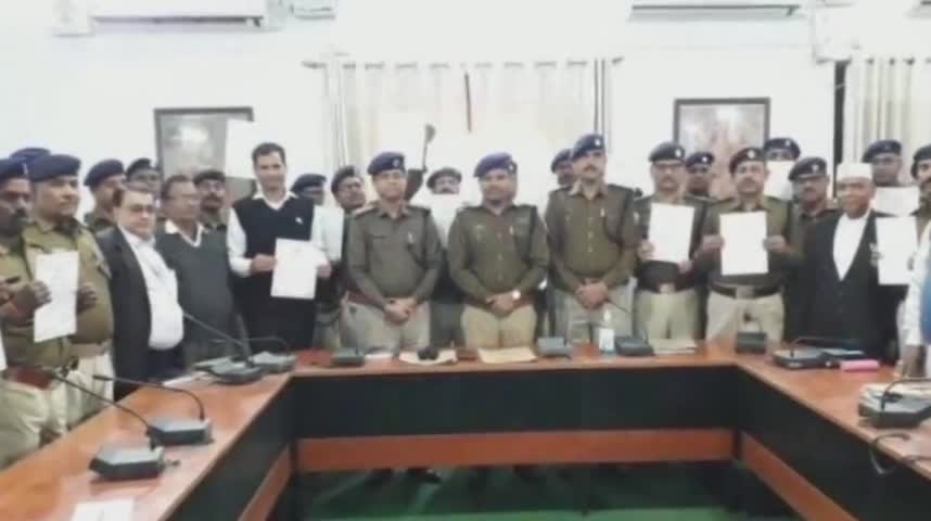 मधेपुरा: शांतिपूर्ण चुनाव संपन्न कराने के लिए मधेपुरा के झल्लुबाबू सभागार में पुलिस पदाधिकारियों को किया गया सम्मानित #mrashish