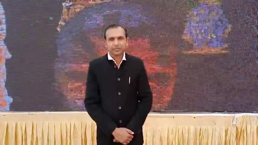 गीता जयंती के अवसर पर देशवासियो को एक संदेश
ईमानदारी और मेहनत से कर्म करो और फल की इच्छा भी करो #हमेफ़ॉलोकरे #7015551486