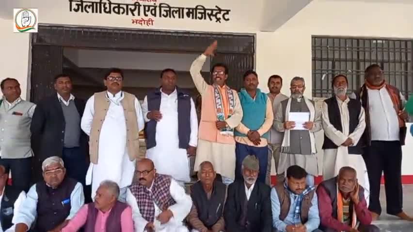 गृह राज्यमंत्री अजय मिश्रा टेनी के कानूनी कार्रवाई न होने के विरोध में धरना करते #जिला_महासचिव_जजलाल_राय_9454185107