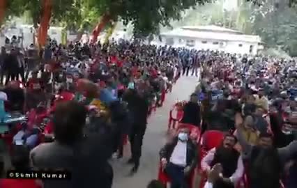 लखनऊ में बैंक के निजीकरण के विरोध में बैंक कर्मचारियों ने की राष्ट्रव्यापी बैंक हड़ताल।

#BankPrivatisation