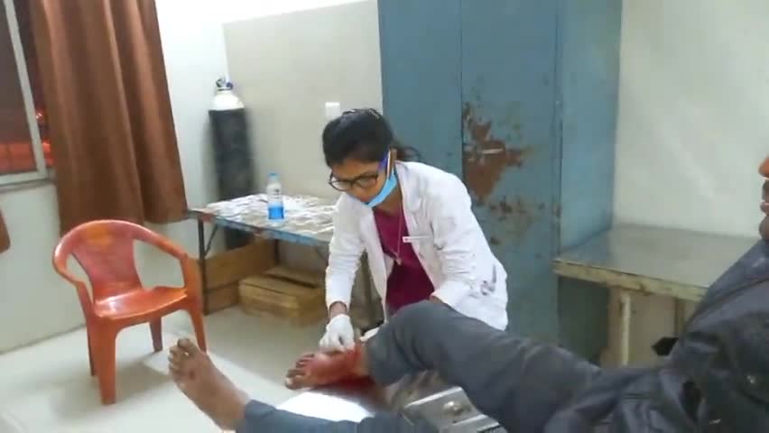 देेेवरिया: #फुलवरिया के पास दो बाइक में हुई भिड़ंत एक युवक गंभीर रूप से घायल पहुंचा जिला अस्पताल जहां चल रहा इलाज