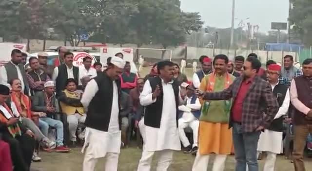 महँगाई के खिलाफ हल्ला बोल
भाजपा भगाओ रोजगार बचाओ।
#AaRahiHaiCongress ✋
