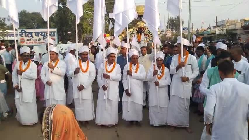 पलारी शोभा यात्रा गुरू मुक्ती दास साहेब जी के सानिध्य में।
समस्त मानव समाज जीव जन्तु पर अपना आशीर्वाद बनाए रखना बाबा जी।
#जय_सतनाम🏳️🏳️🙏🙏