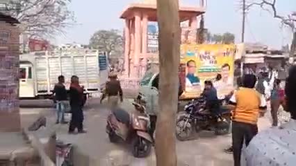 यह बारह सेकंड का वीडियो भारतीय जनता पार्टी को 300 सीट दिला रही है भाजपा का #खदेड़ा हो रहा है