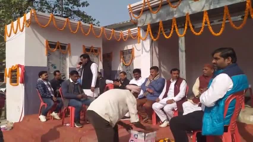 खलीलाबाद: नव निर्मित #शौचालय का #चेयरमैन श्याम सुंदर वर्मा ने किया #उद्घाटन स्वच्छता ही स्वास्थ्य की कुंजी है- श्याम सुंदर वर्मा.