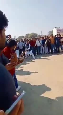 मध्य प्रदेश के गृह मंत्री डॉ नरोत्तम मिश्रा T20 क्रिकेट खेलते समय गिरे जमीन पर देखिए ।#दतिया #मध्यप्रदेश #नरोत्तममिश्रा