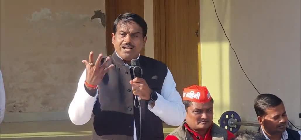 चुनाव से पहले किए गए वादों को, सरकार बनने के बाद पूरा ना करके, दोबारा चुनाव के समय फ्री राशन, नमक और तेल देकर जनता के वोटों को खरीदने की कोशिश करने वाले, चुनाव के बाद और भी बड़ा धोखा देंगे….
#बाईस_में_बाइसिकल