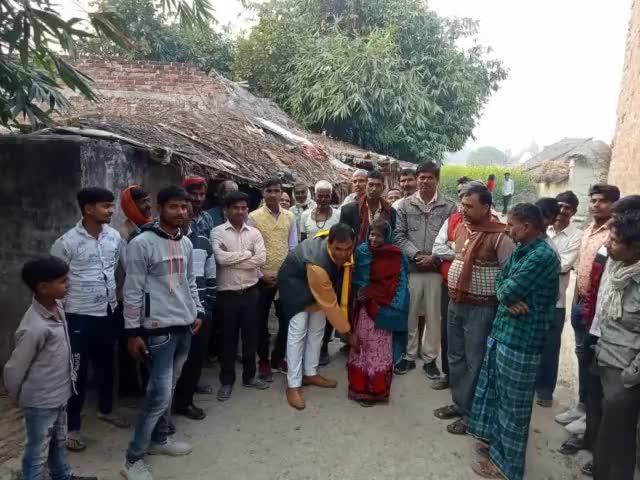 #आम_आदमी_पार्टी_उन्नाव से बांगरमऊ विधानसभा प्रत्याशी #सतेंद्र_यादव ने चलाया आशीर्वाद अभियान व डोर टू डोर कैंपेनिंग।