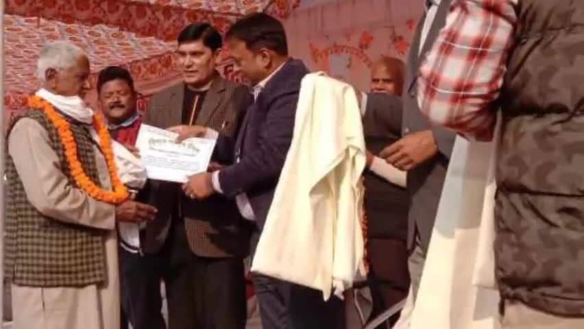 सेवराई: गाजीपुर मे आयोजित किसान सम्मान समारोह मे सेवराई के रामनाथ सिंह को किया गया सम्मानित, क्षेत्र मे हर्ष #किसान_दिवस