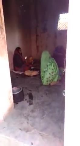 टीकमगढ़: जिला टीकमगढ़ 
ग्राम भेेला में प्राथमिक स्कूल के 
#बच्चो के 
खाना की मात्रा बहुत ही खराब दिया जा रहा
